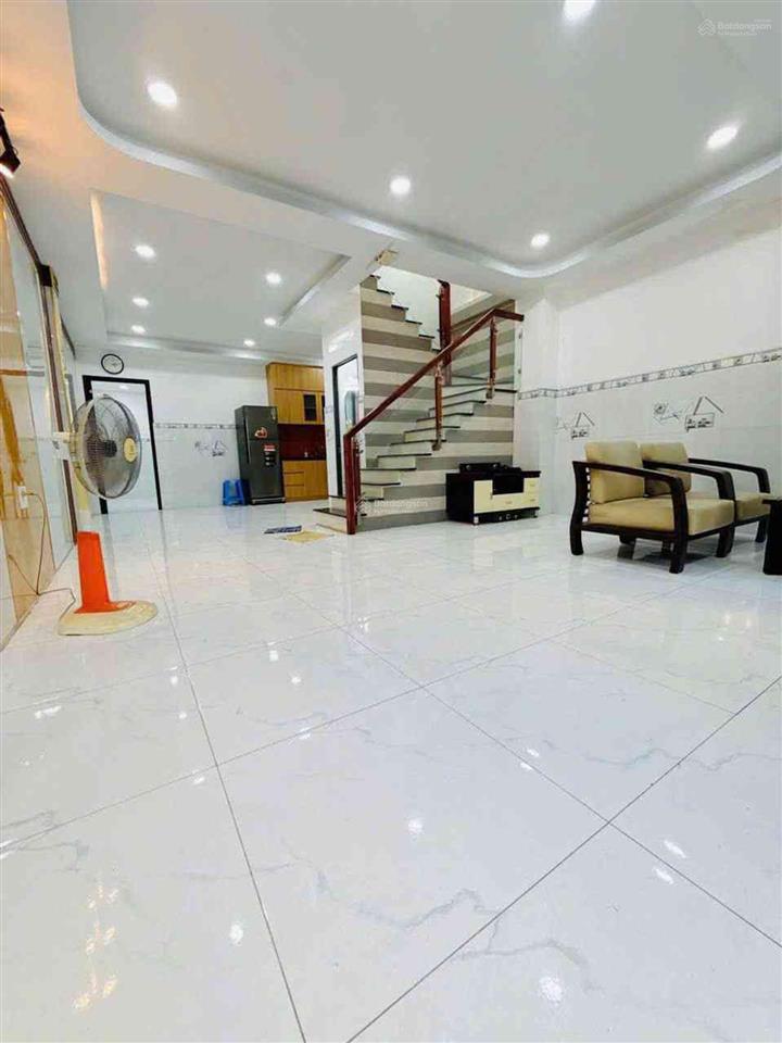Bán căn hộ dịch vụ 4 phòng ngủ. diện tích lớn có kết cấu btct có 1 không 2 dưới 80 triệu/mét.