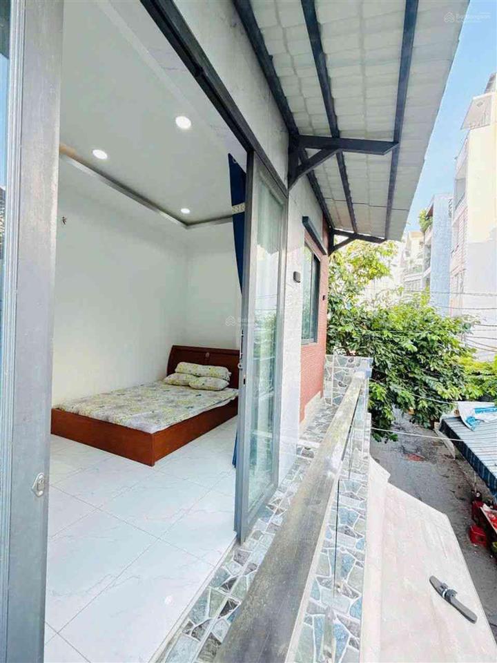 Bán căn hộ dịch vụ 4 phòng ngủ. diện tích lớn có kết cấu btct có 1 không 2 dưới 80 triệu/mét.