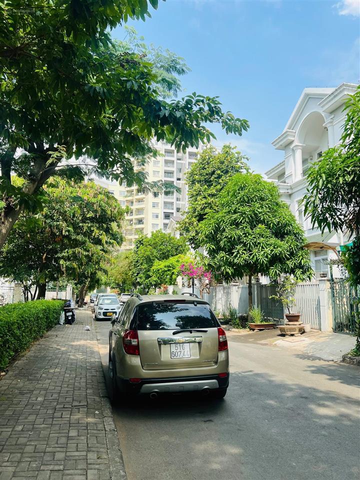 Bán biệt thự sân vườn cn 502m vị trí trung tâm thảo điền dt 15,2x33m hầm 3 tầng giá tốt chốt nhanh