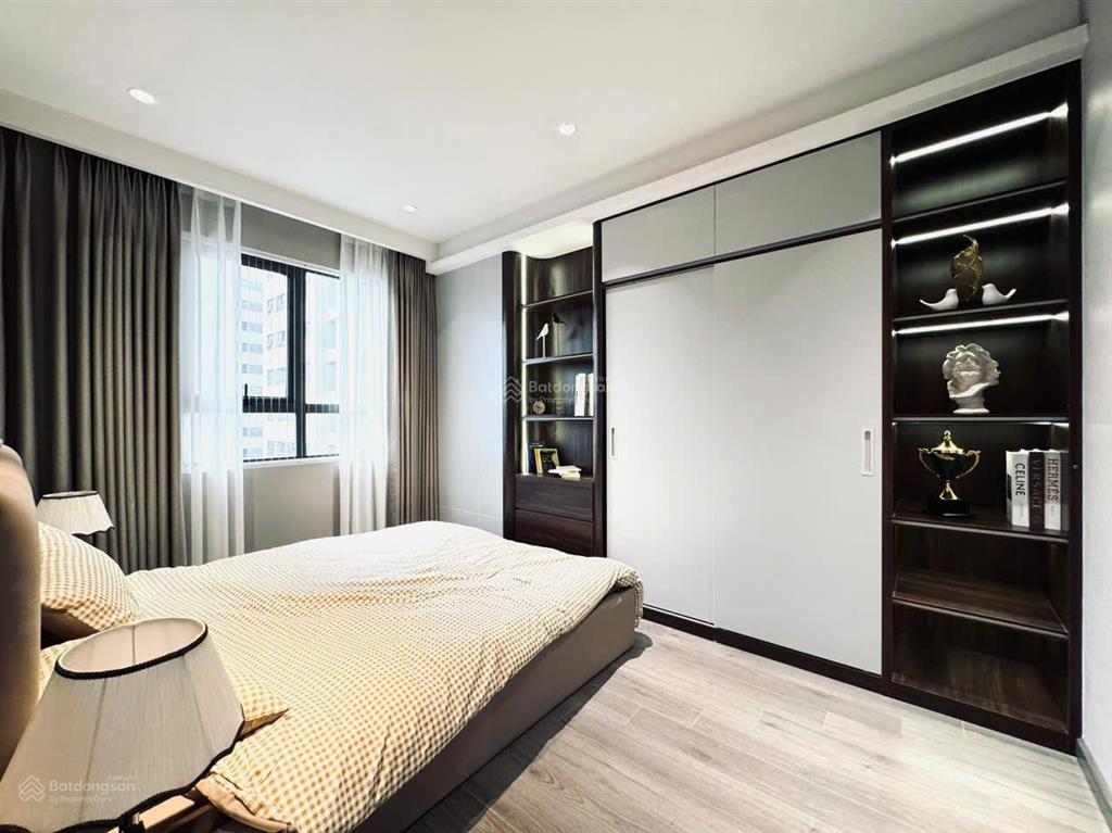 Bán gấp căn 116m2 3n2wc full nội thất cc diamond flower giá 11,5 tỷ.  0772 338 ***