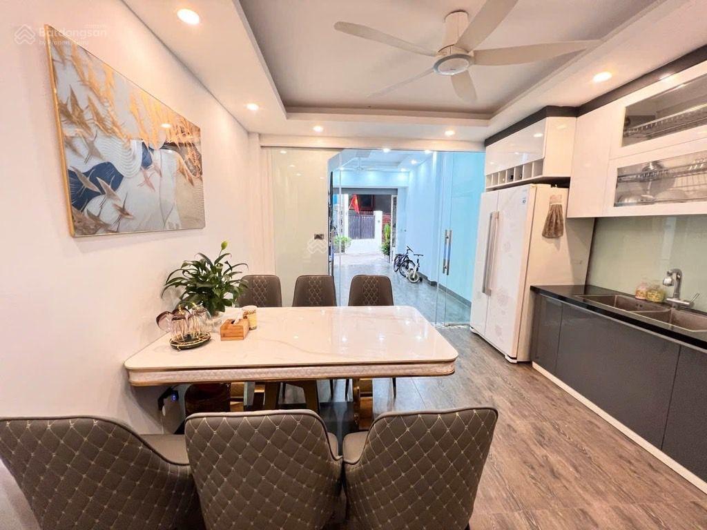 Bán nhà riêng 50m2, gara ô tô tại việt hưng, nội thất đẹp ở ngay15.5 tỷ