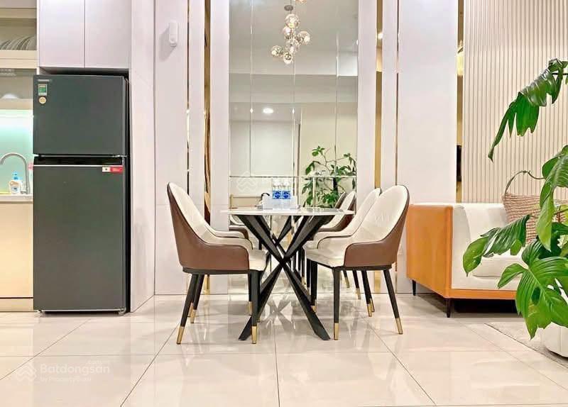 55m2/2pn sát sân bay tầng cao view đẹp bancong + logia rộng, nhận nhà liền nội thất đầy đủ như hình