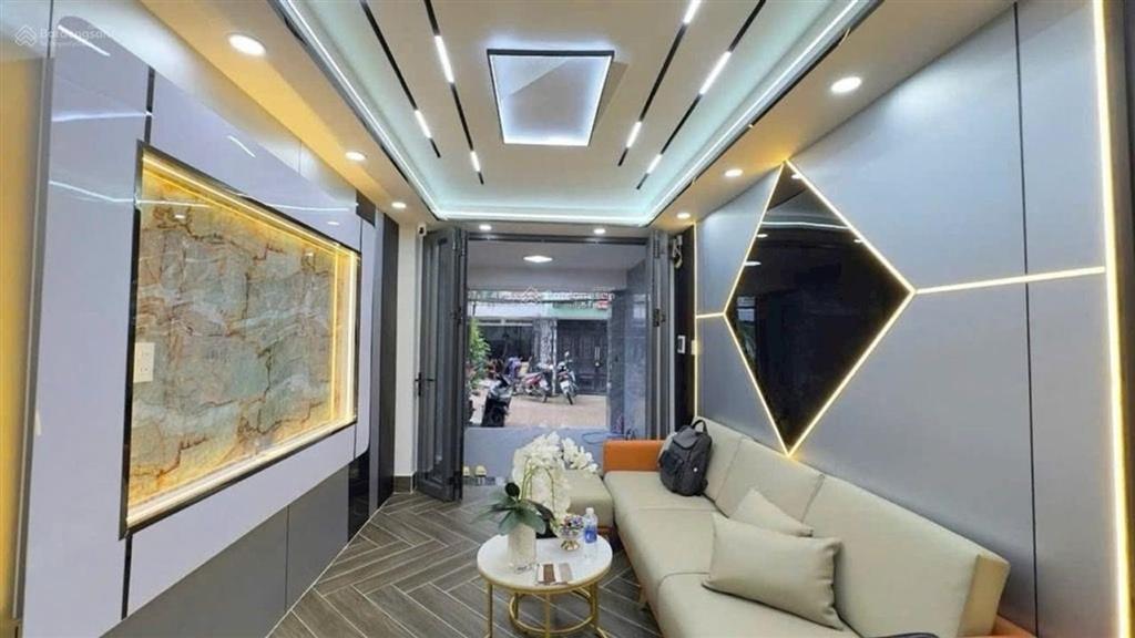Nhà 4 tầng ,4phòng ngủ lê văn lương , xe hơi đổ cửa, sân thượng ,