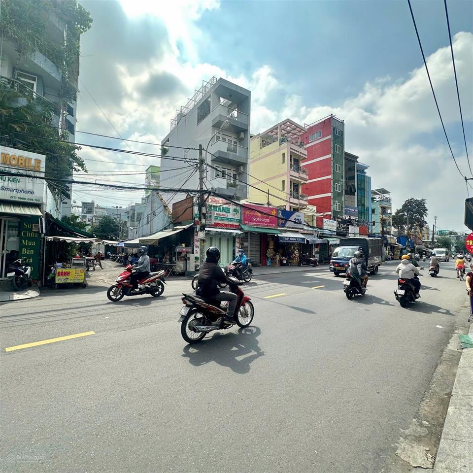 Bán nhà góc 2 mặt tiền lê quang định phường bình thạnh  vị trí kinh doanh đắc địa
