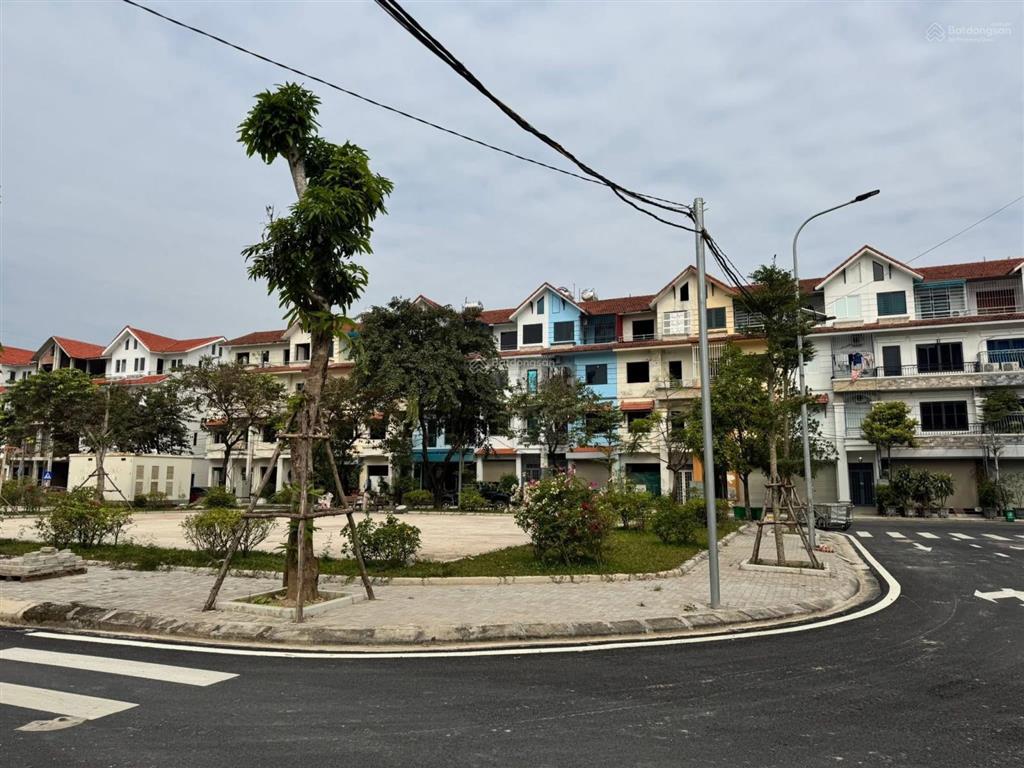 Em cần bán liền kề cienco5 hoàng quốc việt kéo dài mặt trục chính thoáng trước sau