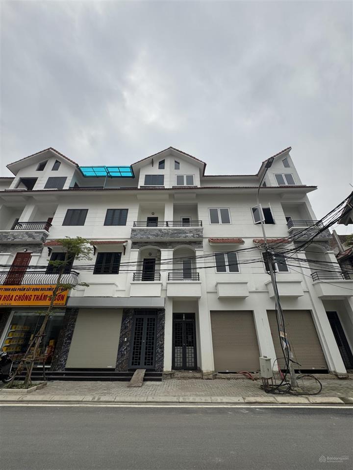 Em cần bán liền kề cienco5 hoàng quốc việt kéo dài mặt trục chính thoáng trước sau