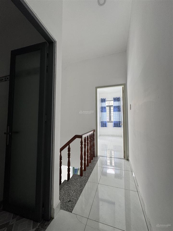 Nhà lầu 2 phòng chỉ có 720tr bao hết chị phí giấy tờ