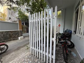 Nhà đẹp trung tâm đi bộ ra biển ở ngay, có sẵn dòng tiền chỉ cách mặt đường 2/4 vài bước c