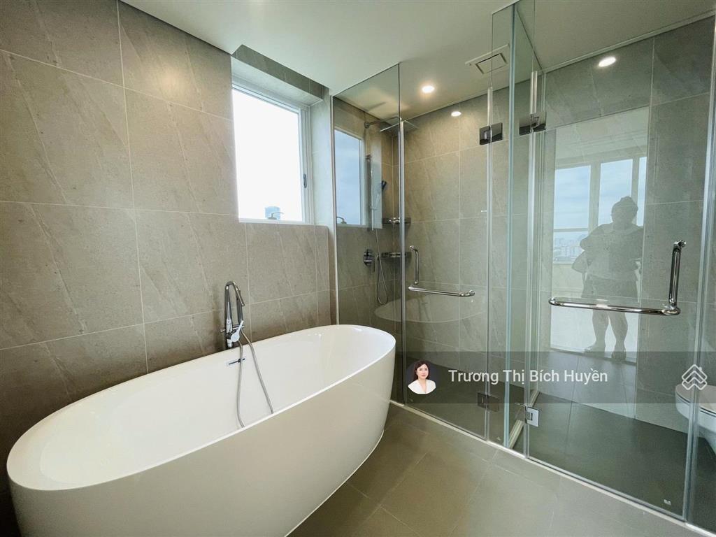 Chính chủ gửi cho thuê căn 4pn thang máy riêng tại zeit river. giá chỉ 100 triệu/ tháng.