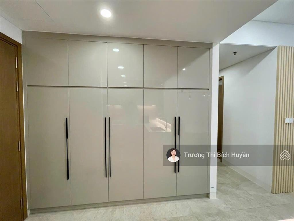 Cần cho thuê 2pn view nội khu hồ hơi full nội thất giá 37 triệu/ tháng