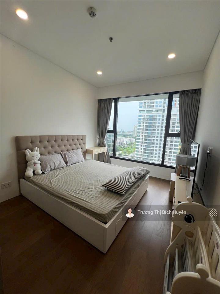 Cho thuê nhanh 2pn the river full nội thất đẹp giá chỉ 36 triệu/ tháng.  0908 027 *** huyền