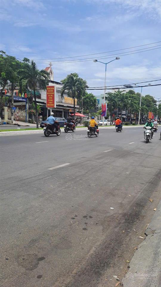 Cc bán đất mặt tiền đường 2/4 nha trang ngang hiếm 16m, gần biển hòn chồng, vị trí đắc địa, 150tỷ