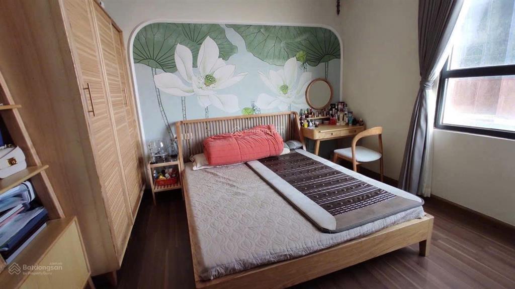 Cho thuê căn hộ n01t5 3 phòng ngủ, full đồ, khu dân cư cao cấp