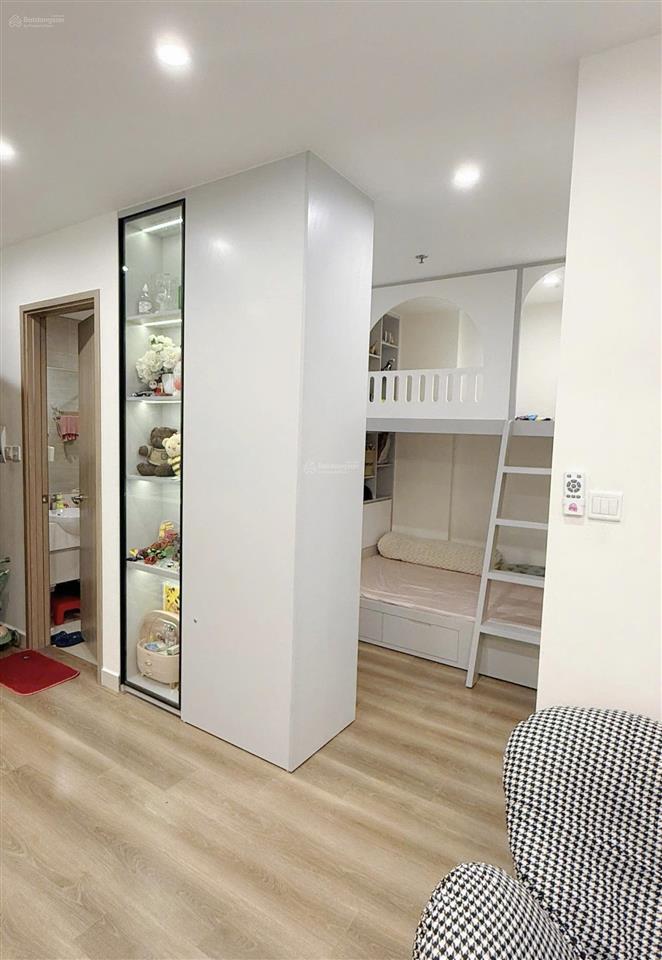 Chính chủ bán căn 1n+ toà sa3  dt 43m2  giá 3,25 tỷ, full nội thất, vinhomes smart city