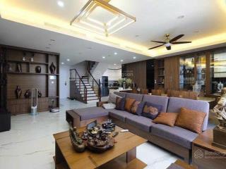 Penhouse metropolis  500m2  5pn  bể bơi trong nhà view hồ tây  full đồ  giá cực kỳ ưu đãi