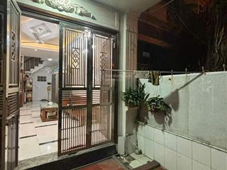 Cho thuê nr tại số nhà 30 ngõ 135 ngách 14 bồ đề