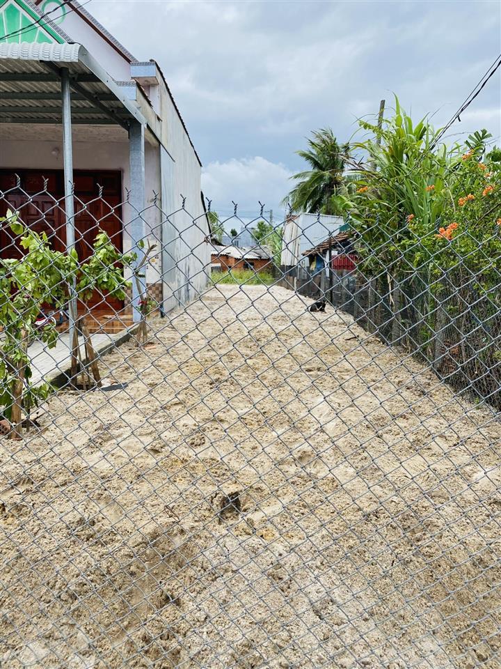 Cần bán gấp 130m2. diện tích 4mx30m. có 50m2 thổ cư