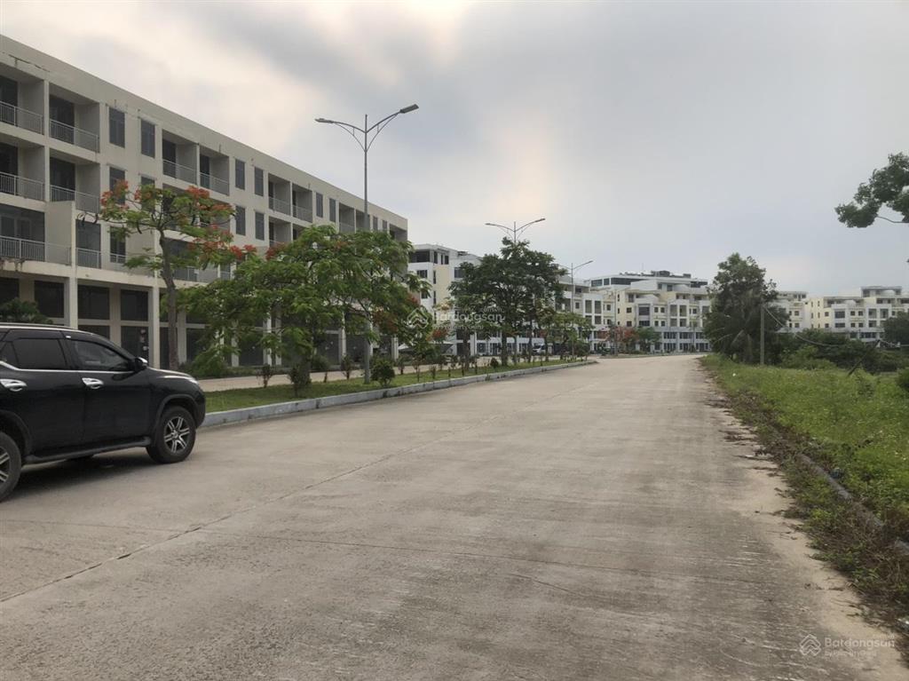 Bán nhà liền kề âu tàu tuần châu giá chỉ 5,x tỉ diện tích 108m2 mặt tiền 6m,  0983 272 ***