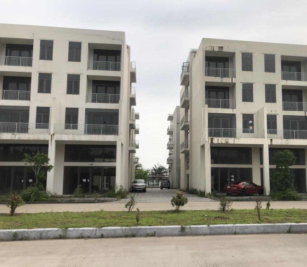 Cần bán căn góc mặt đường đôi 38m âu tàu tuần châu giá chỉ 5,x tỉ mặt tiền 6m,vỉa hè thoáng rộng