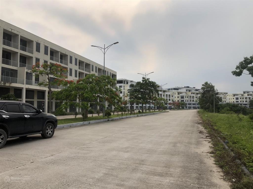 Cần bán căn góc mặt đường đôi 38m âu tàu tuần châu giá chỉ 5,x tỉ mặt tiền 6m,vỉa hè thoáng rộng