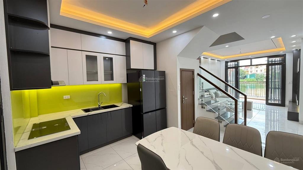 Bán nhà 4 tầng thiết kế đẹp hiện đại full nội thất, view hồ thoáng mát