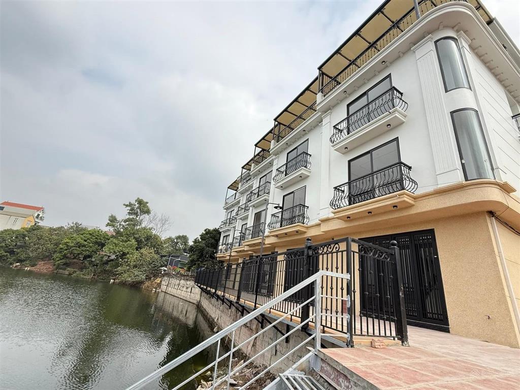 Bán nhà 4 tầng thiết kế đẹp hiện đại full nội thất, view hồ thoáng mát