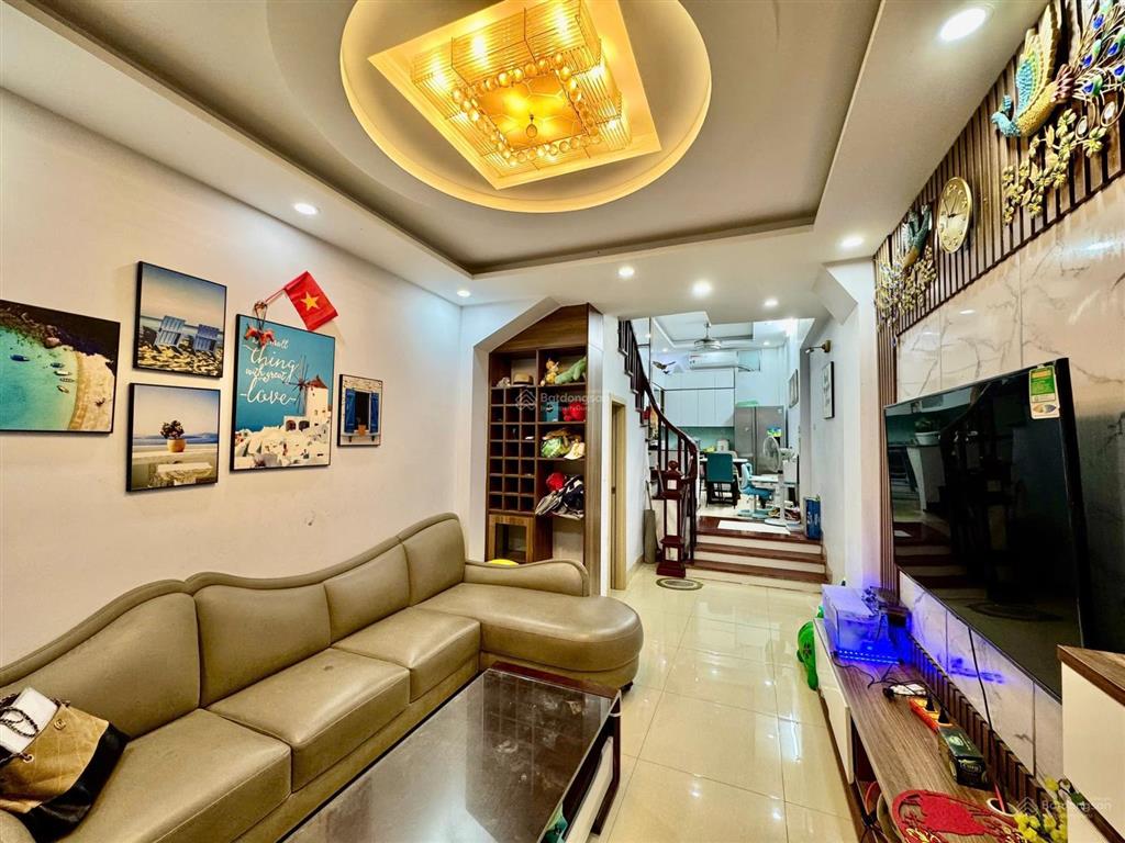 Gia đình tôi cần bán gấp nhà 5 tầng xây kiên cố nguyễn đổng chi nhà đẹp ở ngay ô tô đỗ cổng