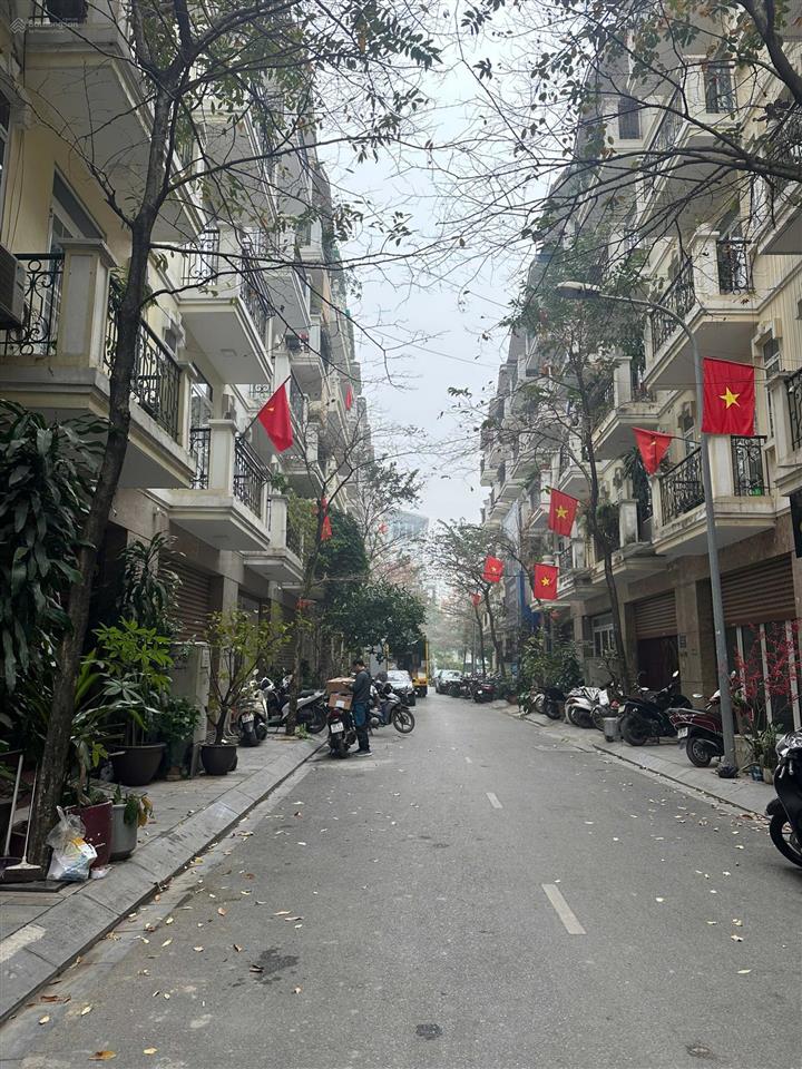 Bán biệt thự liền kề 96b nguyễn huy tưởng 6 tầng thang máy kinh doanh đỉnh chủ nhà phúc hậu