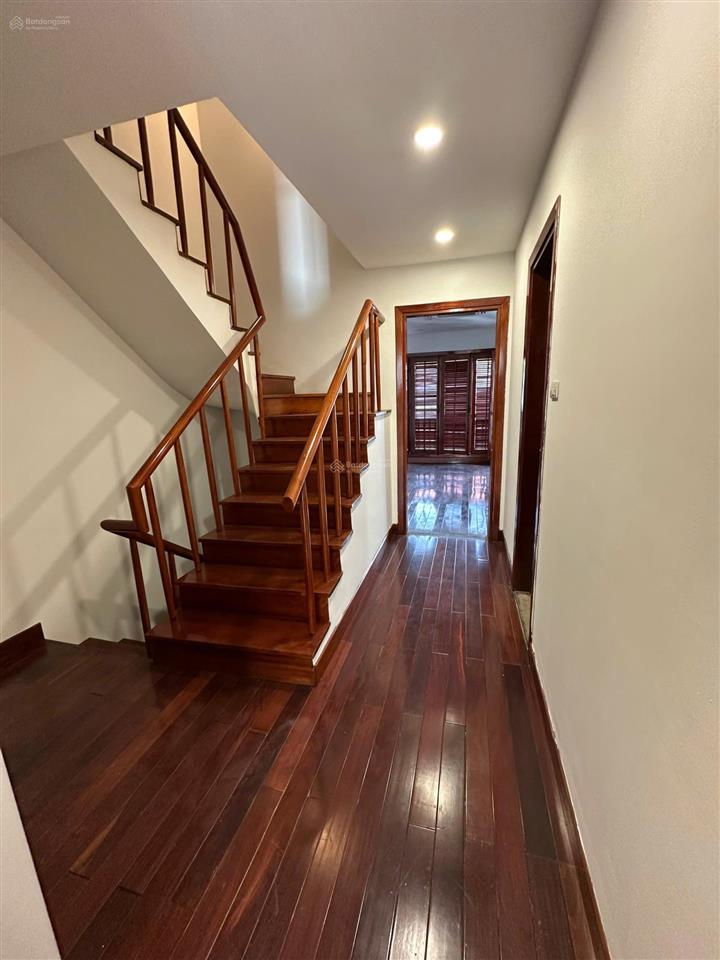 Chính chủ cần bán gấp toà nhà 7 tầng trung kính mạc thái tổ gđ tôi chuyển vào sài gòn ở cùng con