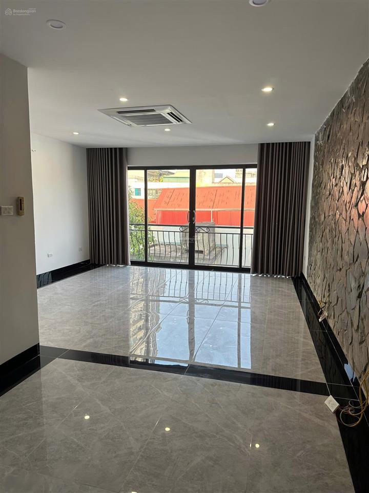 Chính chủ cần bán gấp toà nhà 7 tầng trung kính mạc thái tổ gđ tôi chuyển vào sài gòn ở cùng con