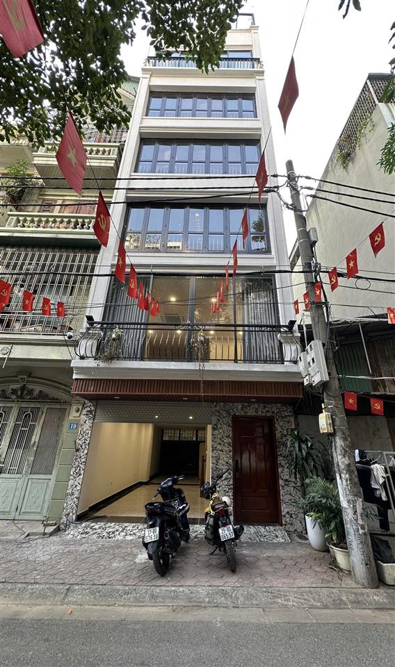 Chính chủ cần bán gấp toà nhà 7 tầng trung kính mạc thái tổ gđ tôi chuyển vào sài gòn ở cùng con