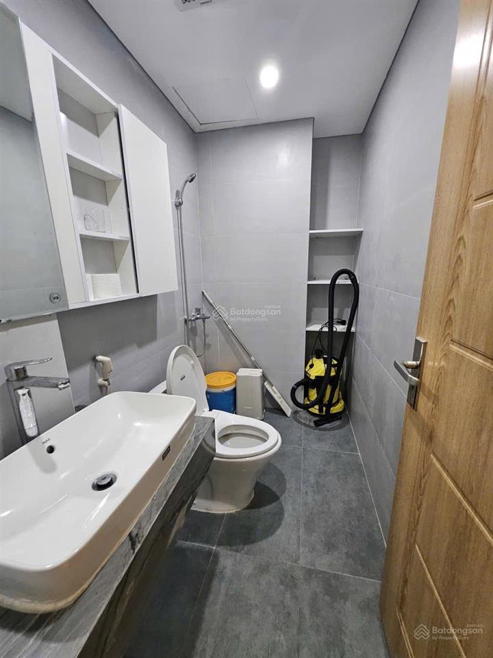 Tòa nhà trung kính  mạc thái tổ  60m x 6 tầng  thang máy  vỉa hè  ô tô tránh  dòng tiền 50t
