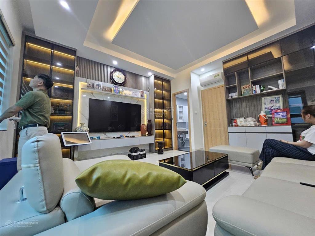 Tòa nhà trung kính  mạc thái tổ  60m x 6 tầng  thang máy  vỉa hè  ô tô tránh  dòng tiền 50t