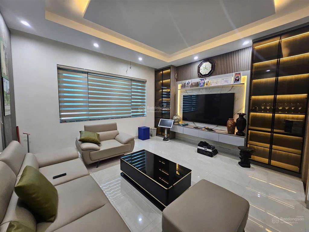 Tòa nhà trung kính  mạc thái tổ  60m x 6 tầng  thang máy  vỉa hè  ô tô tránh  dòng tiền 50t