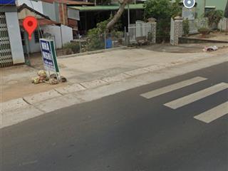 Đất 3 mặt tiền vị trí đẹp gần trung tâm thị trấn