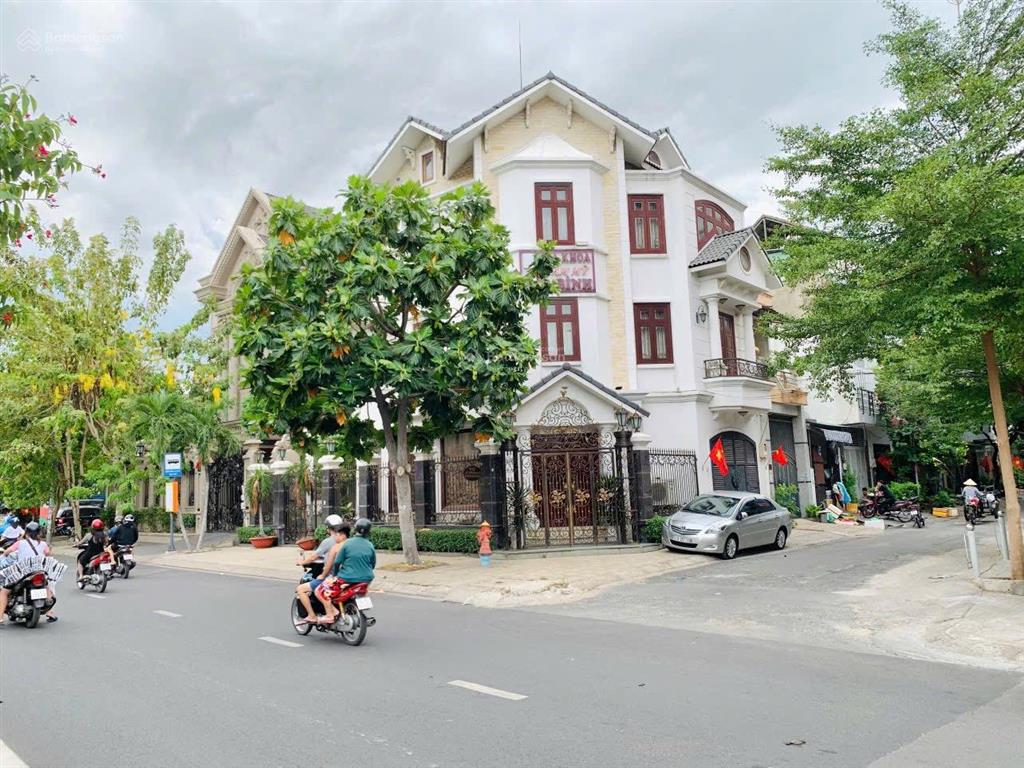 Biệt thự đường lê thúc hoạch, p.phú thọ hoà, tp.hcm 16x9m, đúc 2 lầu, sân thượng. giá 30.9 tỷ