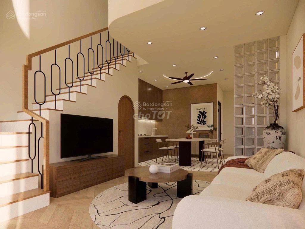 Tôi kẹt tiền cần bán 1 căn nhà phố liền kề siêu thị ,cách chợ 200m