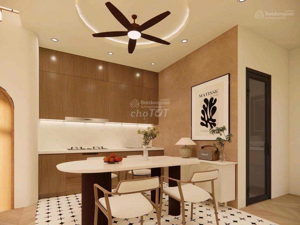 Tôi kẹt tiền cần bán 1 căn nhà phố liền kề siêu thị ,cách chợ 200m