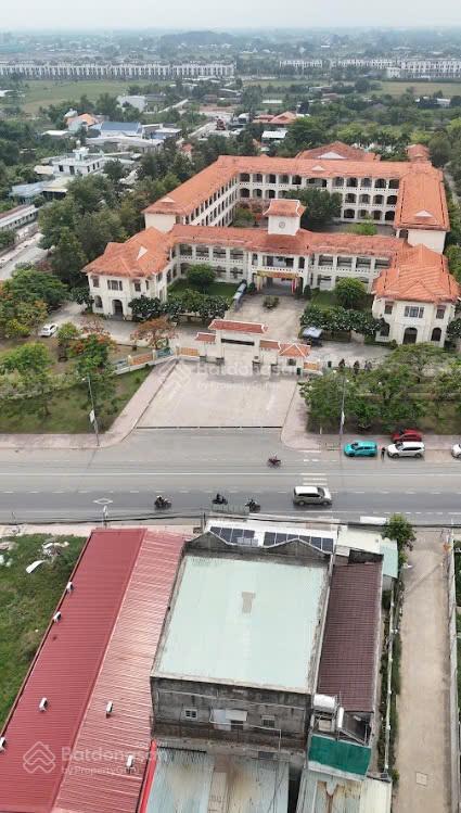 Tôi muốn bán nhà phố ngay trường học , sổ hồng riêng