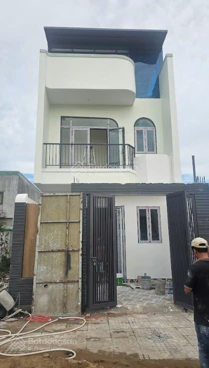 Tôi muốn bán nhà phố ngay trường học , sổ hồng riêng