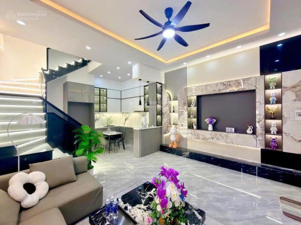 Tôi muốn bán nhà phố ngay trường học , sổ hồng riêng