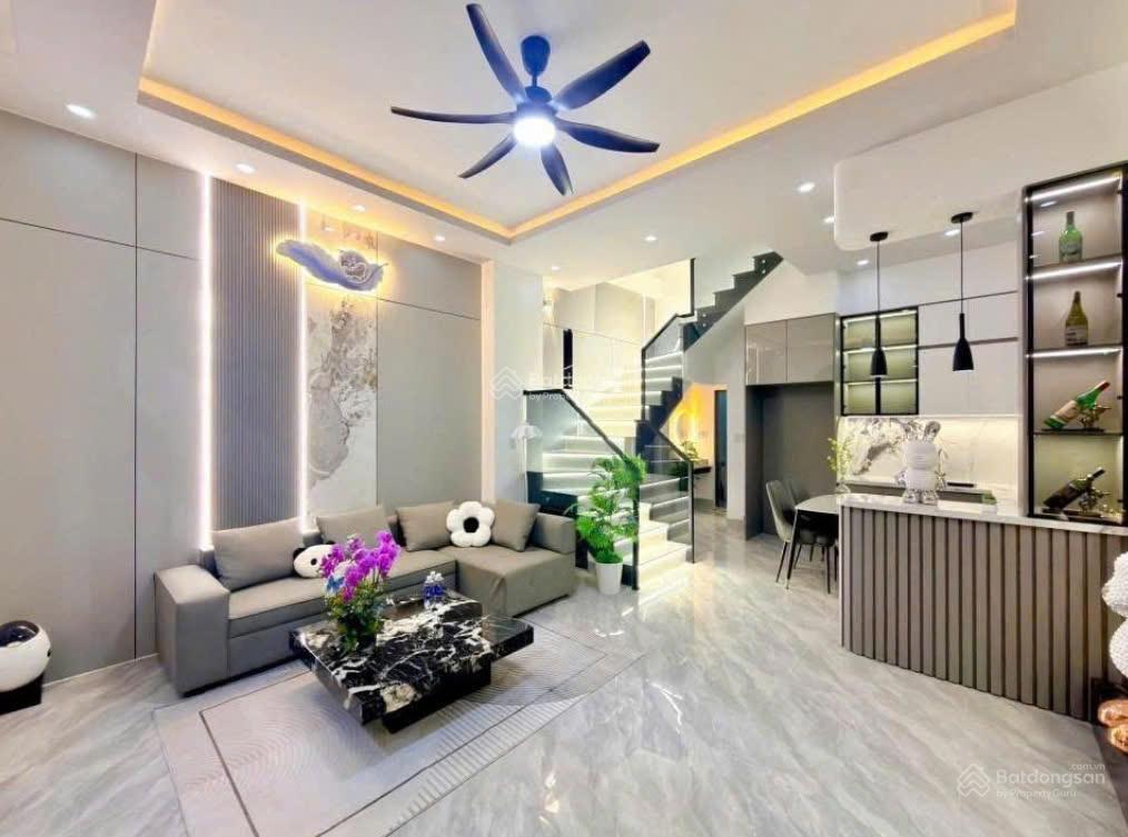 Tôi muốn bán nhà phố ngay trường học , sổ hồng riêng