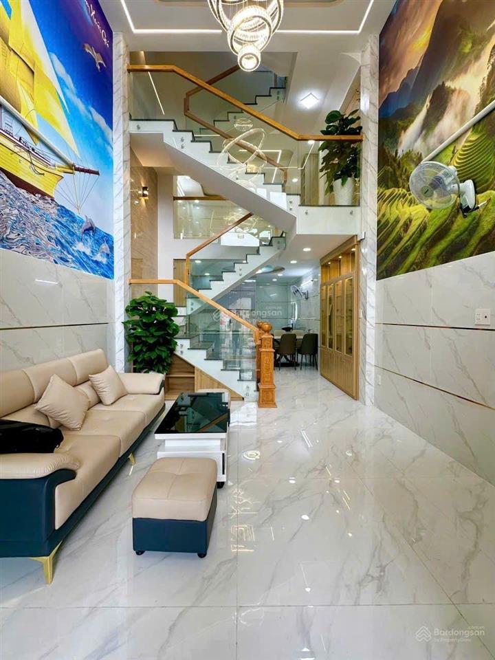 Nhỉnh 6 tỷ nhà đúc 5 tấm khu vực sầm uất sát quận tân phú nhà mới phun nội thất 5 phòng ngủ