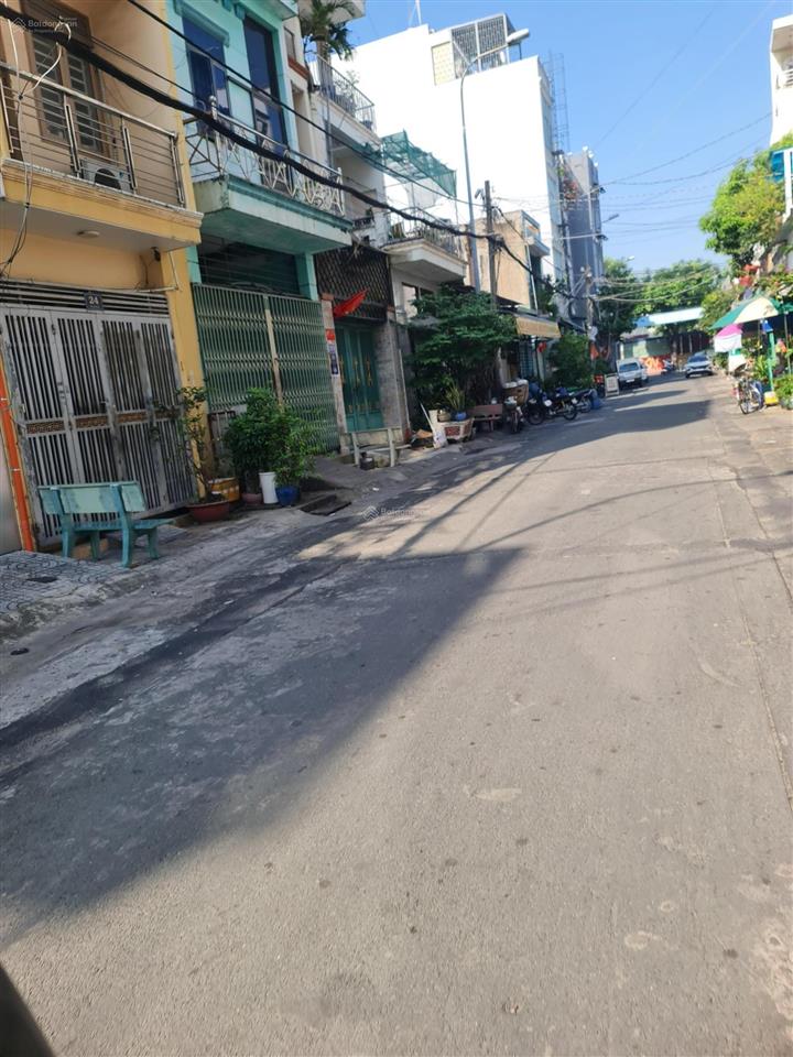 Nhỉnh 6 tỷ nhà đúc 5 tấm khu vực sầm uất sát quận tân phú nhà mới phun nội thất 5 phòng ngủ