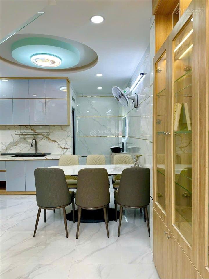 Nhỉnh 6 tỷ nhà đúc 5 tấm khu vực sầm uất sát quận tân phú nhà mới phun nội thất 5 phòng ngủ