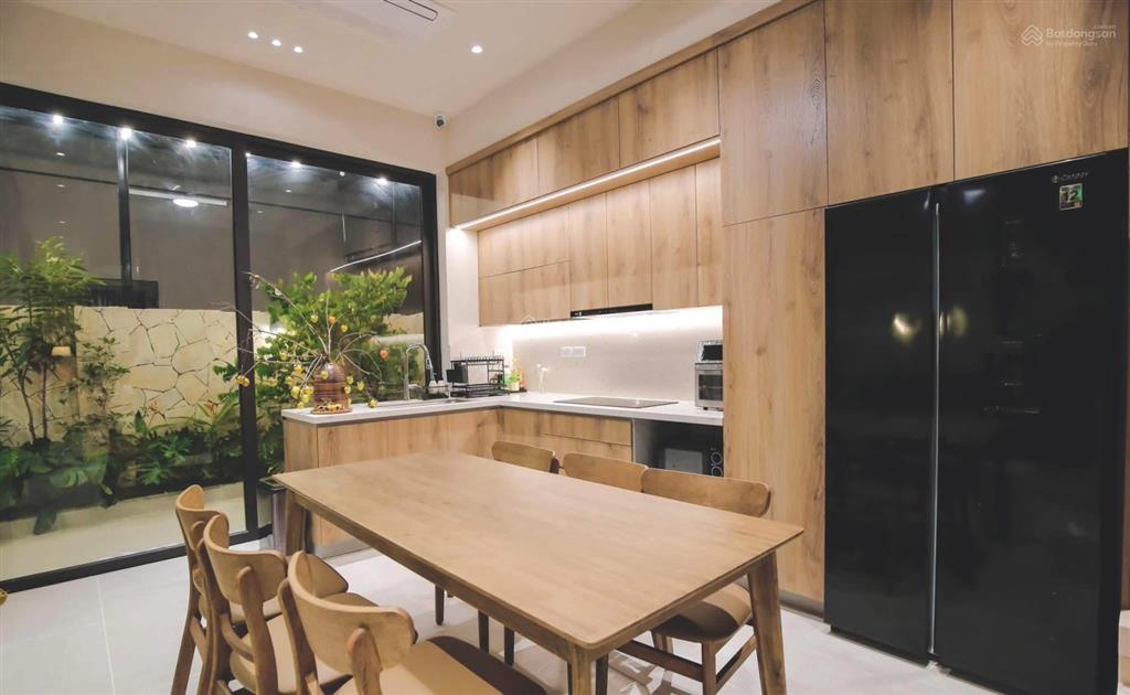 Bán lk xẻ khe 98 m2, có sổ, giá 10,5 tỷ bao phí