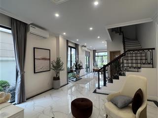 Tại sao căn song lập 150m này được nhiều khách hỏi nhất tuần qua?