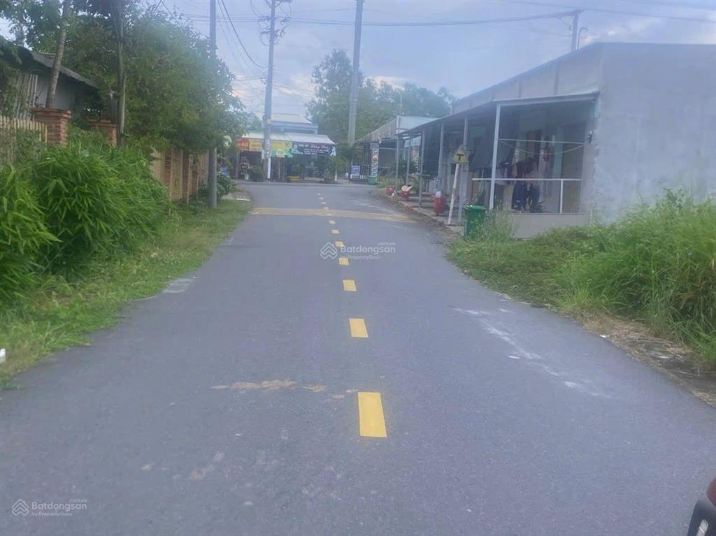 Gần trường học, ủy ban , gần biển, khu du lịch ngang 10m dài 35m có 80m thổ cư giá 1 tỷ 900 triệu