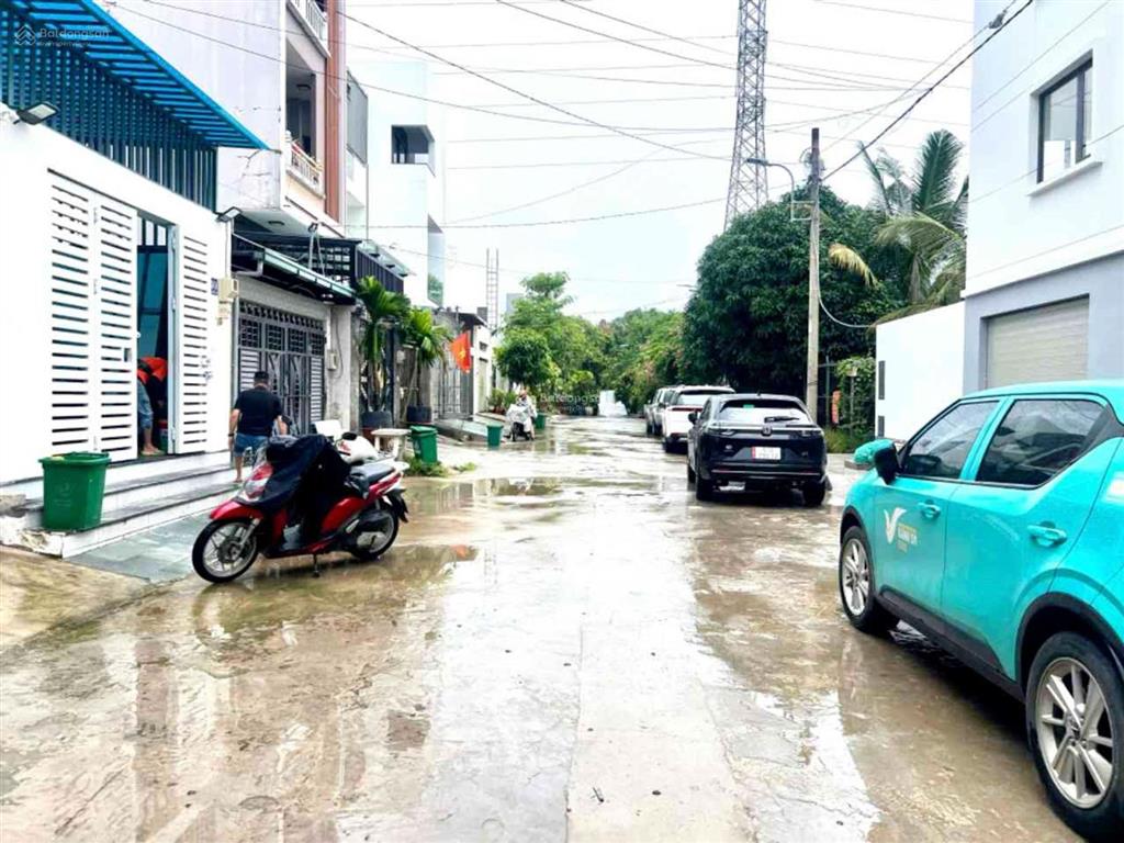 Nhà mặt tiền đường 12m  ô tô quay đầu trước nhà  ngay vạn phúc  85m2