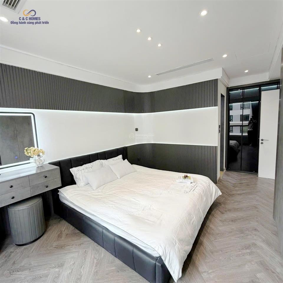 Cho thuê căn 2 ngủ full đồ times city